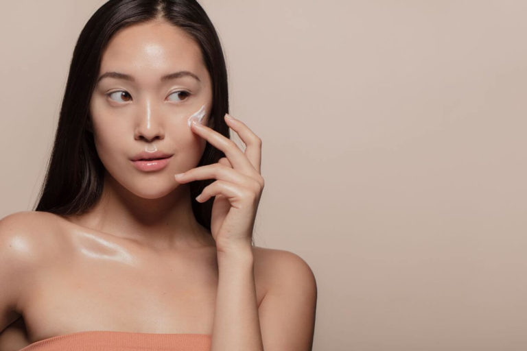 Primer or Moisturizer: Which Comes First?
