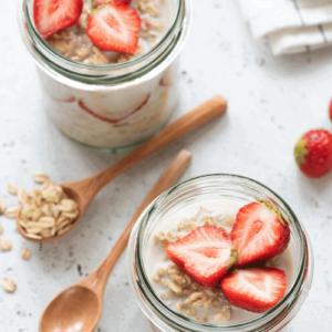 strawberry overnight oats