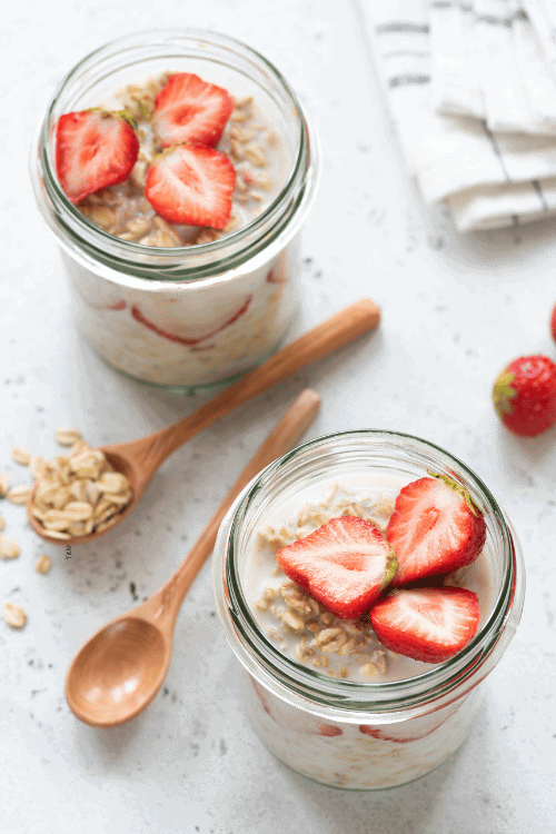 strawberry overnight oats
