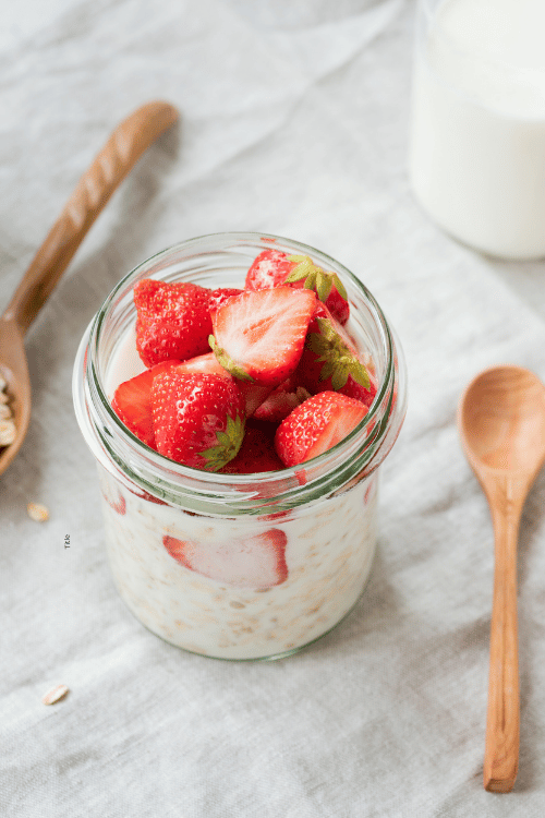 Strawberry overnight oats
