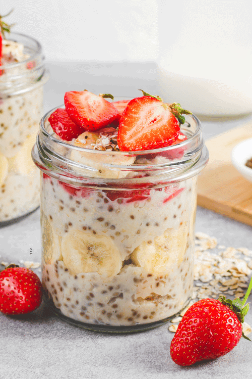 strawberry overnight oats
